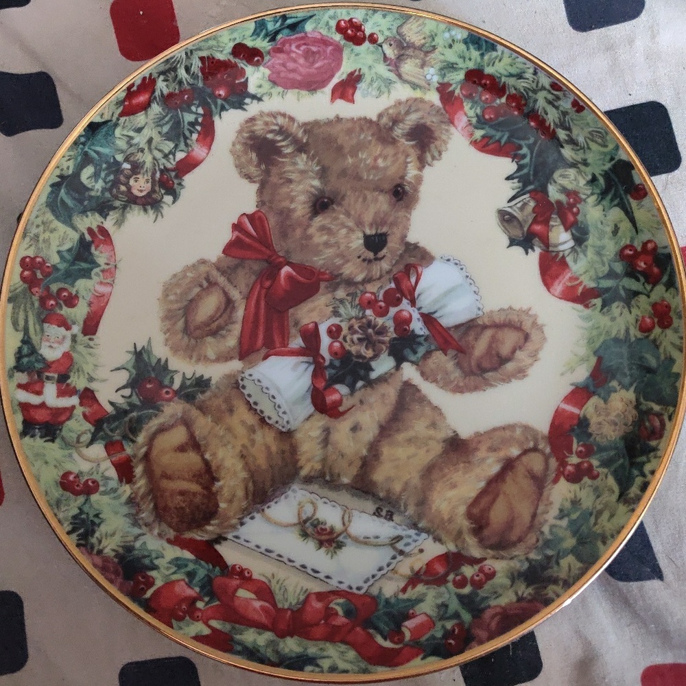 FRANKLIN MINT "TEDDY'S FIRST CHRISTMAS" PLATE